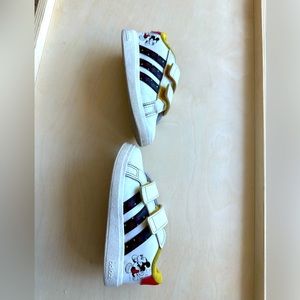 Adidas toddler shoes Mickey Mouse size us 8